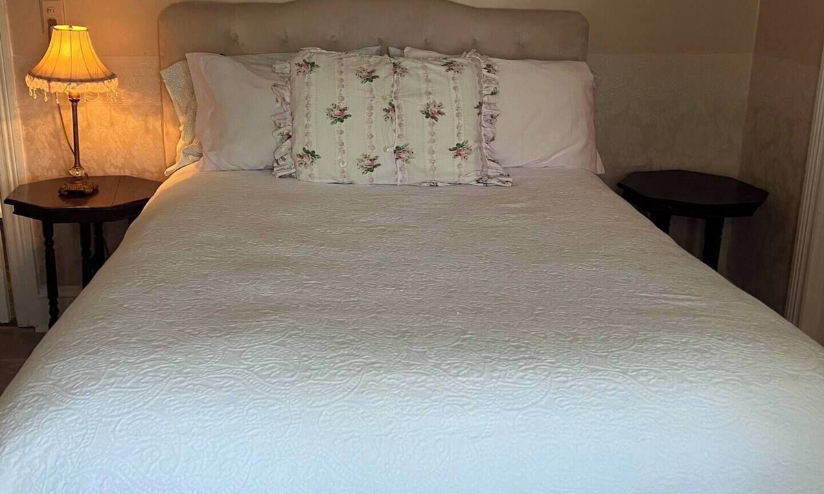 Spring Lake Ski Chalet | Spring lake sleeps up to five