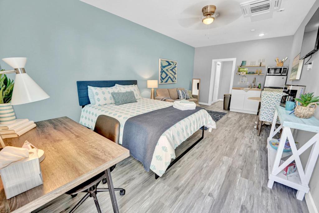 Fort Walton Beach Apartment | SSE Unit 2 - The Starfish Home Away From Home Near the Beach!