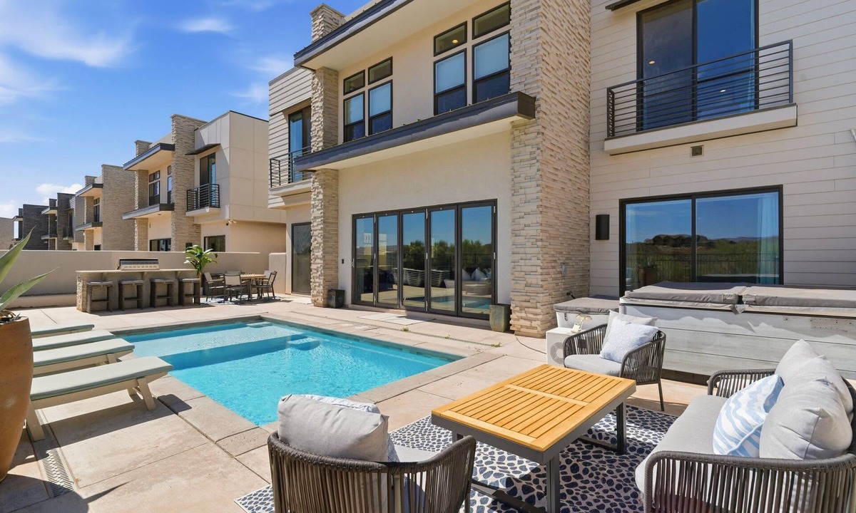 Washington House | St. George Oasis: 7BR Golf Retreat, Private Pool, Views