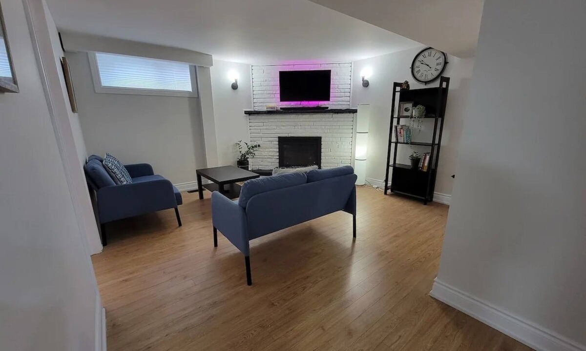 Etobicoke House | Stay for two| Private Bedroom, Kitchen and Bath