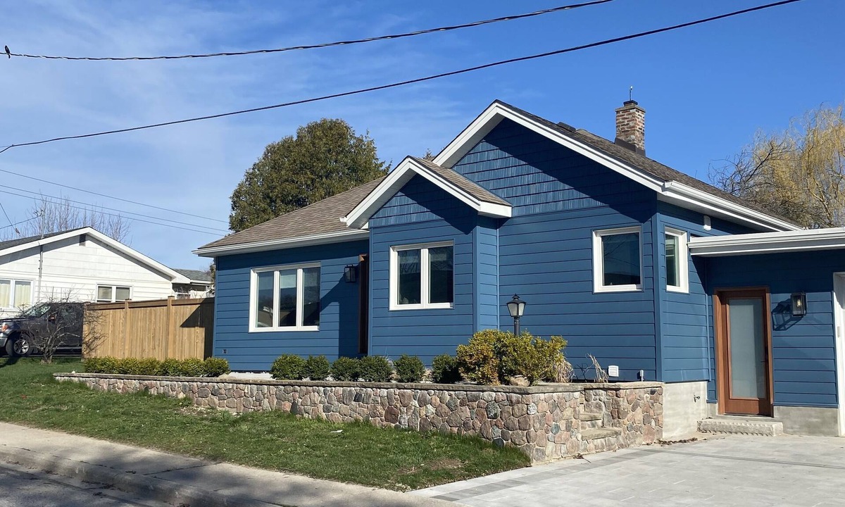 Meaford House | Steps away from Georgina bay beach