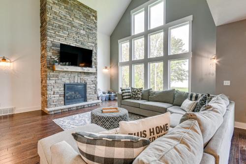 Cicero House | Steps From Oneida Lake: Spacious Gem w/Game Room!