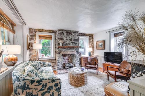 Kintnersville House | Steps to Delaware Canal: Enchanting Stone Cottage!