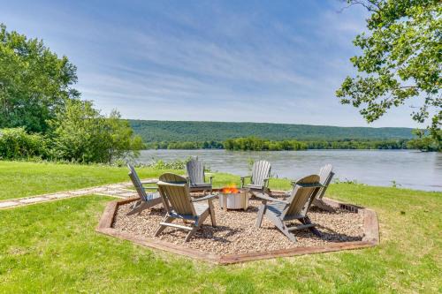 Dauphin House | Steps to Susquehanna River: Hot Tub Hideaway!