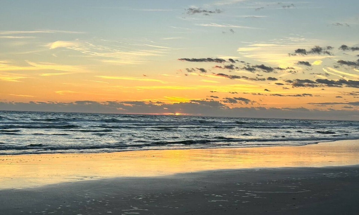 Seabreeze Park Condo | Steps to the beach! Incredible value for family vacations! Sleeps 6