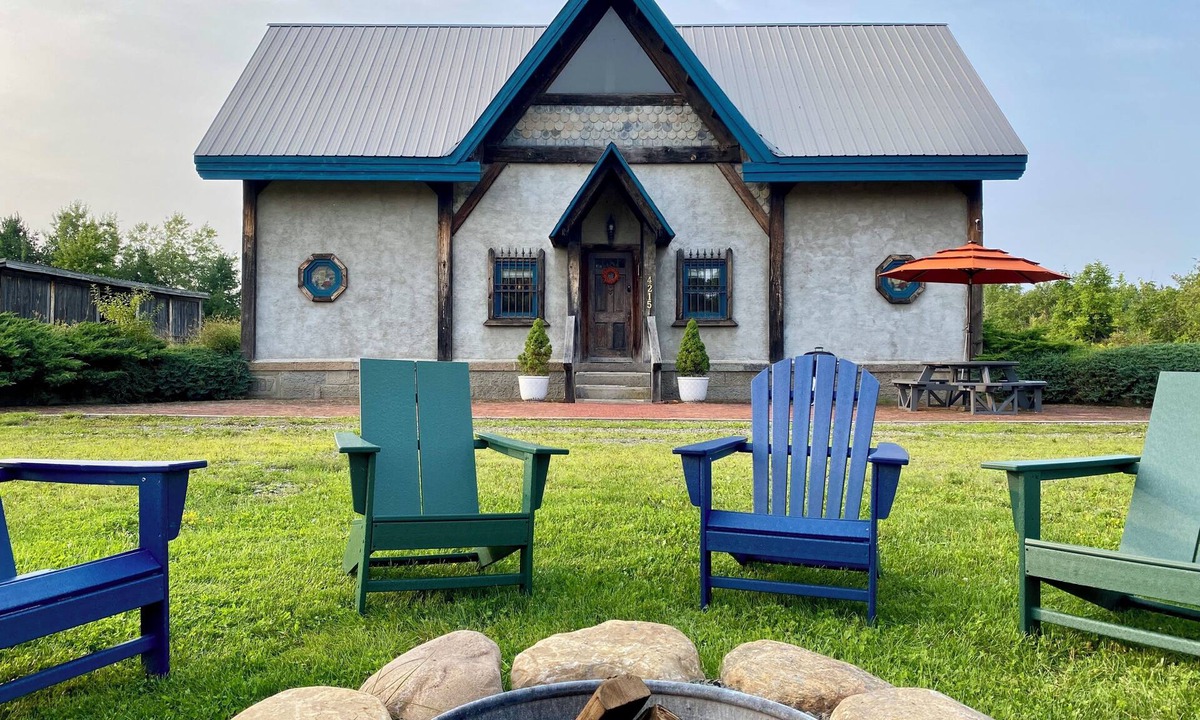 Hector House | Storybook Cottage on FLX wine trail: fire pit & starry skies
