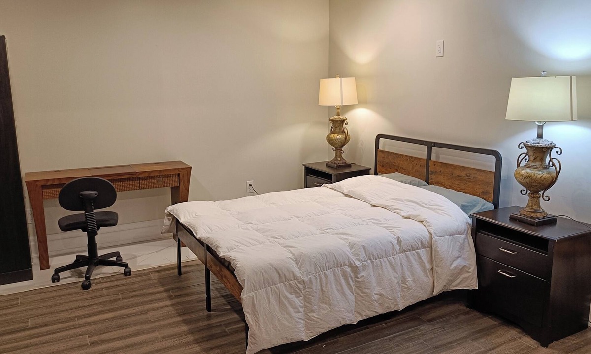 King Apartment | Studio apartment 3mins from Carrying Place Golf Club & The Manor. Off HW 400