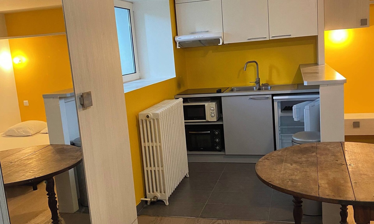 Saint-Mande Apartment | Studio en Entre sol d une Belle Maison, à 400 m de Paris et 400 m du Bois