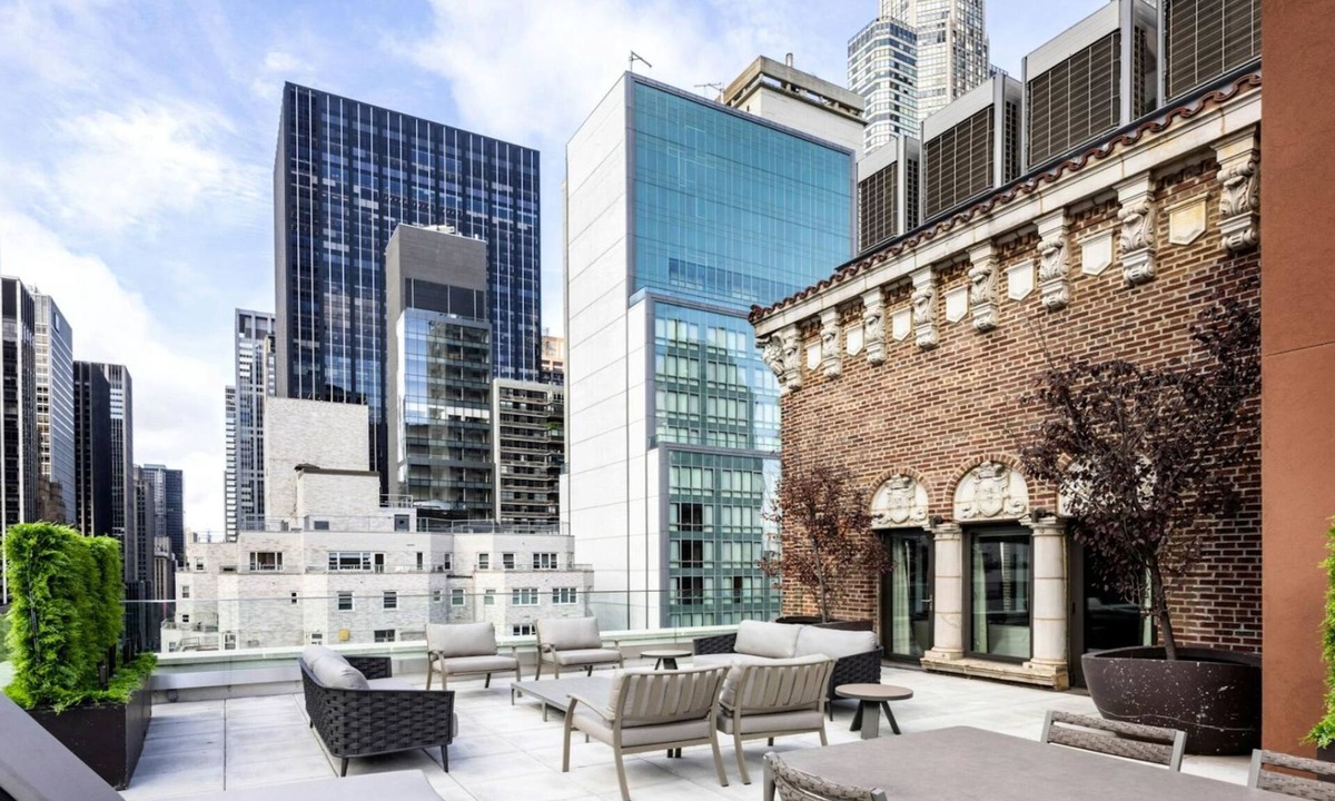 Midtown West Resort | studio unit in the heart of NYC, walk to central park