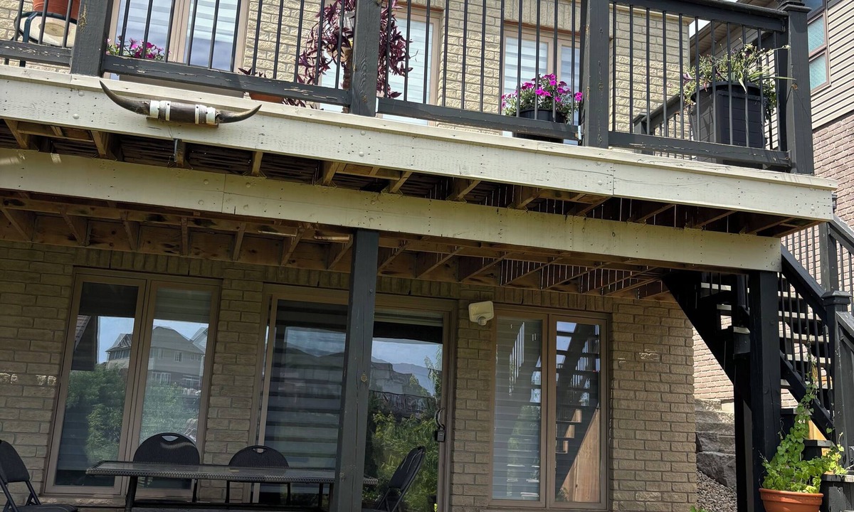 Grand River South Apartment | Studio unit with one bedroom double bed and one sofa bed