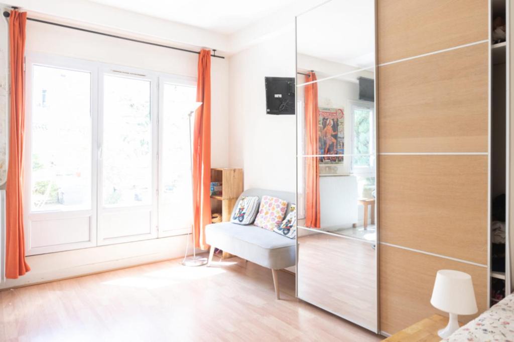 Pere Lachaise Apartment | Studio with TERRACE near Père Lachaise