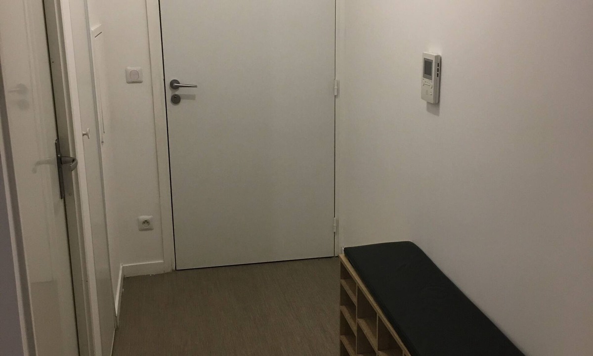 Montfermeil Apartment | Studio with videophone and camera at the entrance