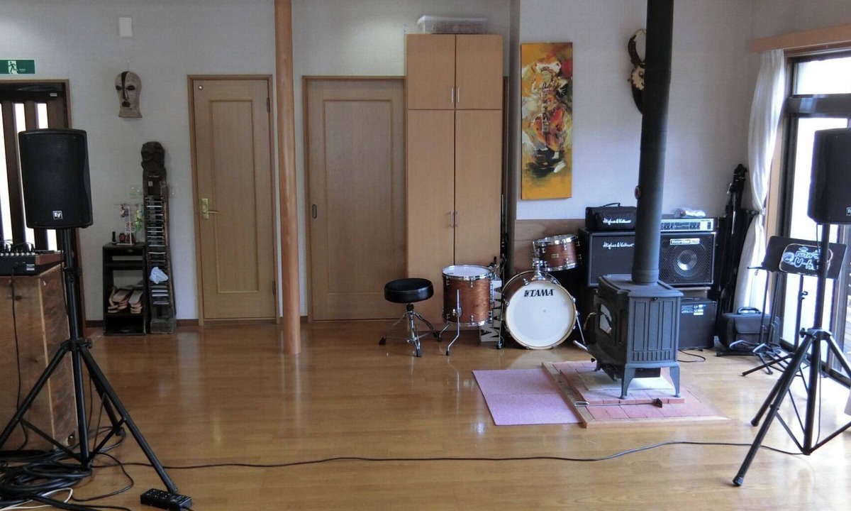 Ajiro House | Studio Wooha welcomes pets Its a former music st/Atami Shizuoka