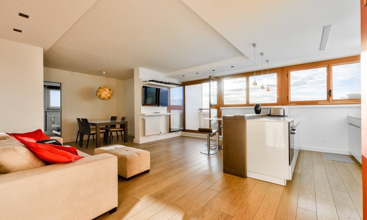 Plaisance Apartment | Stunning 2BR Flat with pool & balcony view on Eiffel Tower