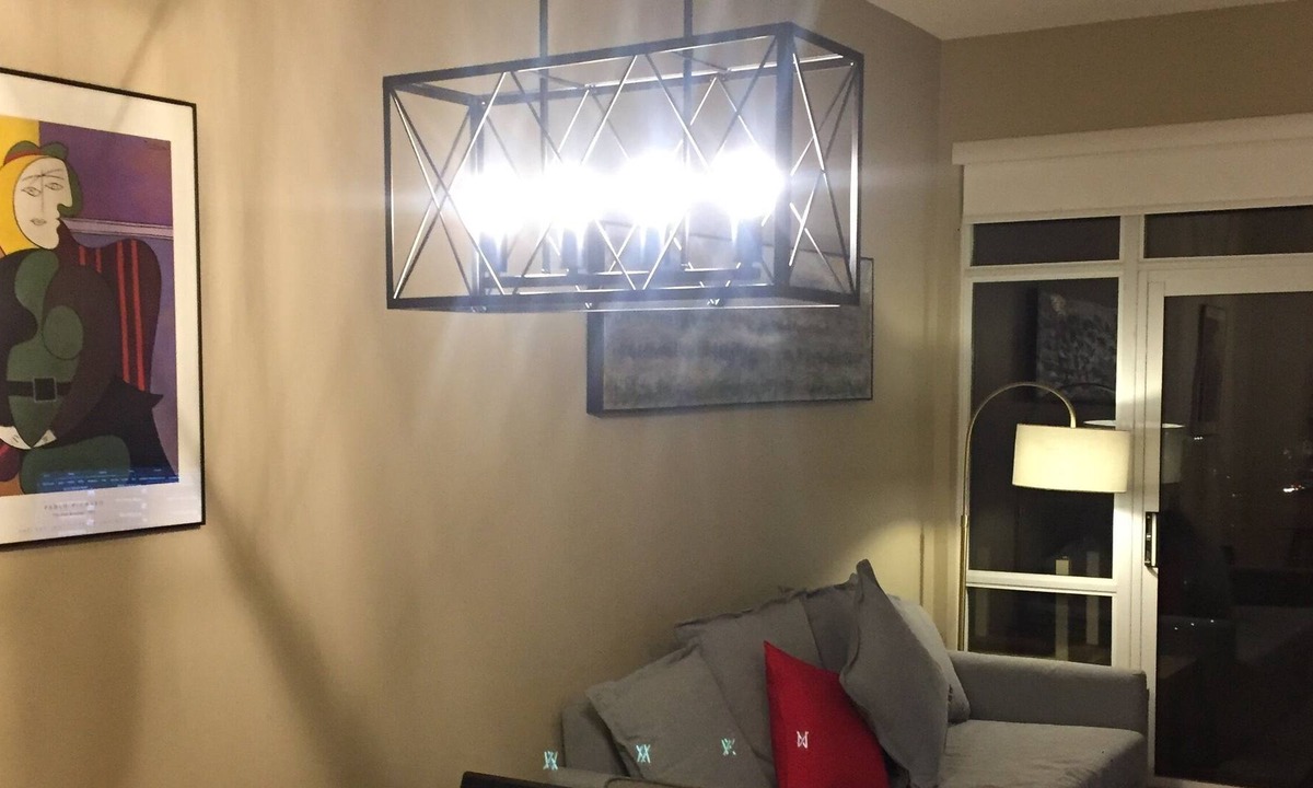 Downtown Mississauga Condo | Stunning One Bedroom Suite with free parking & WIFI in City Center Mississauga