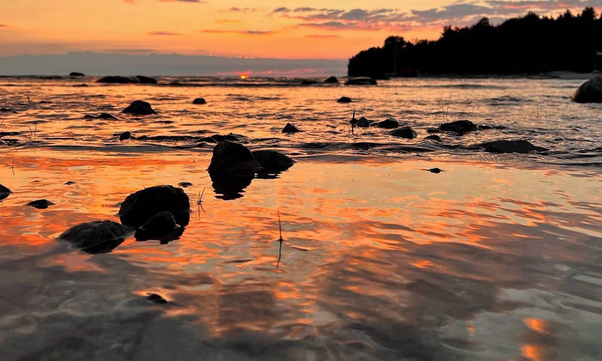Kincardine House | Stunning Serenity Cove On The Lake | Cozy Cottage