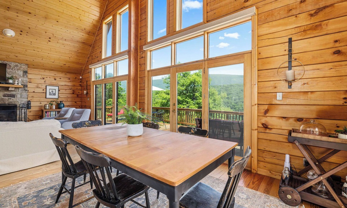 Valley Springs House | Stunning Views Hilltop Cabin Near Homestead Resort!