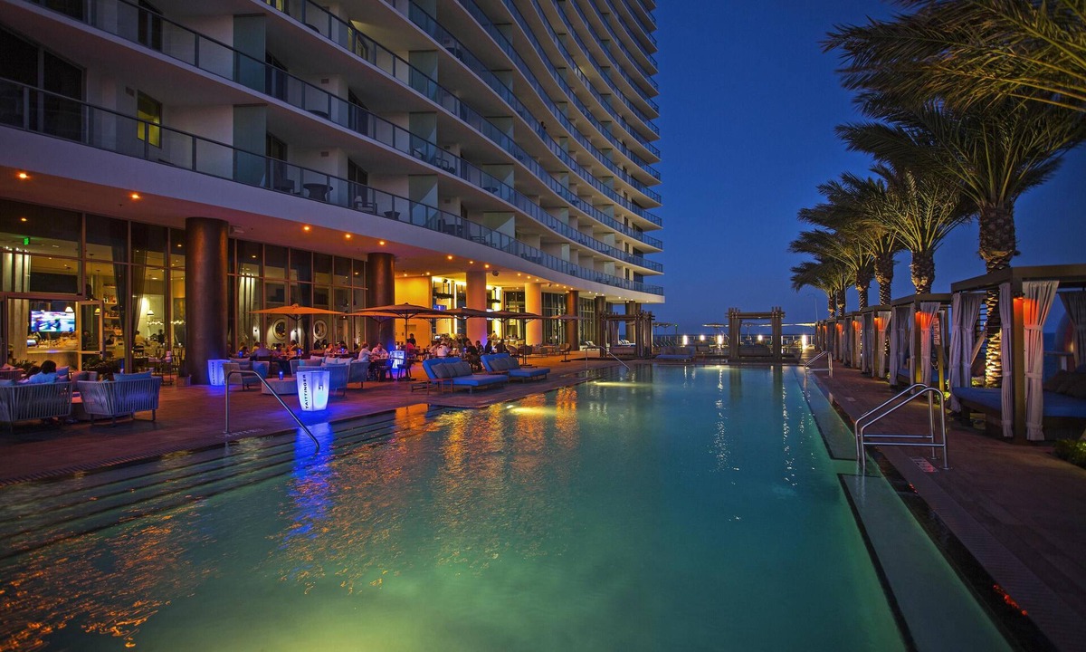 Hollywood South Central Beach Resort | Stunning well maintained 2-Bed Suite, Ocean Front Location, Walk to Diplomat