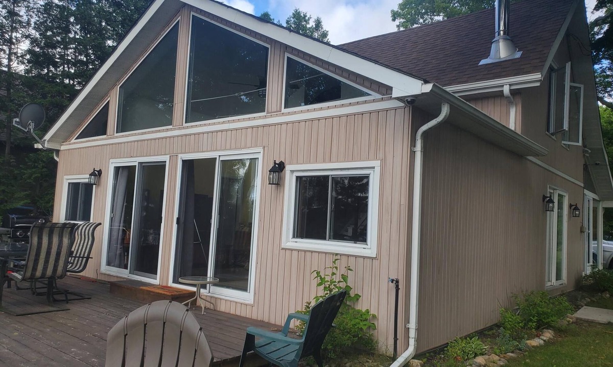 Fenelon Falls Cottage | Sturgeon Lake Waterfront Cottage in Beautiful Fenelon Falls! Near Golf Course!
