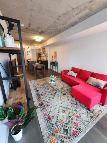 Fashion District Apartment | Stylish 1BDR Loft with Office Space in the Heart of Toronto