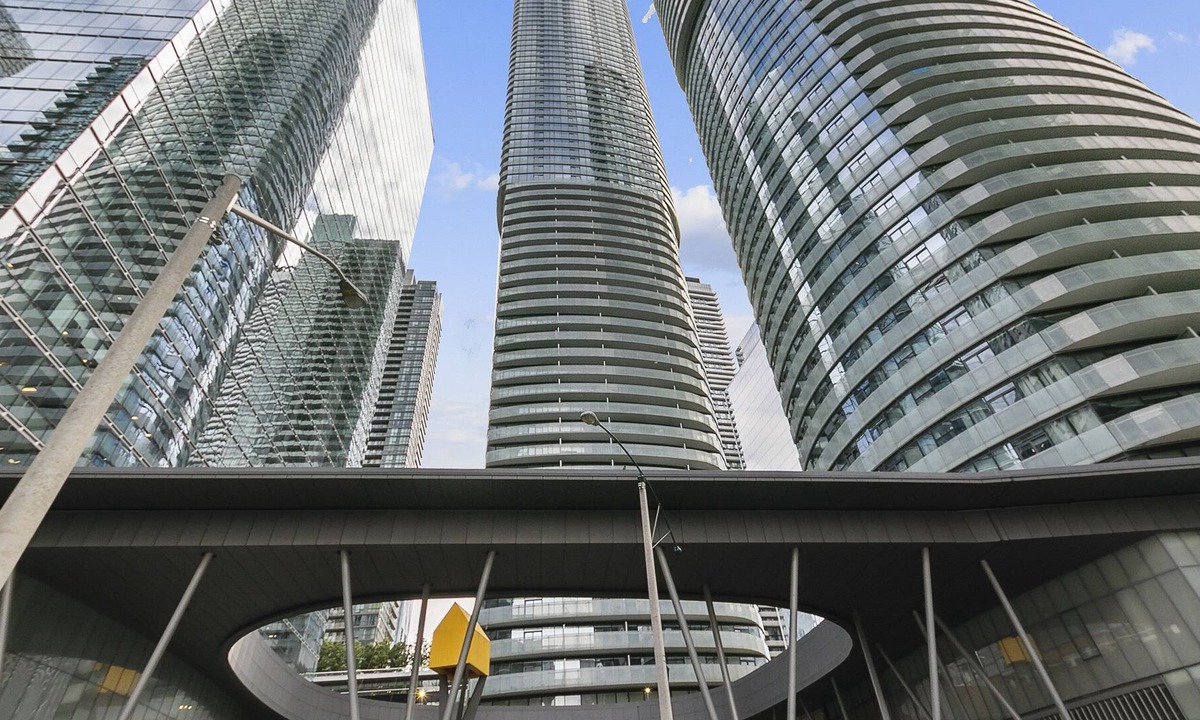 Central Waterfront Condo | Stylish 2 BR 2 Bath Downtown