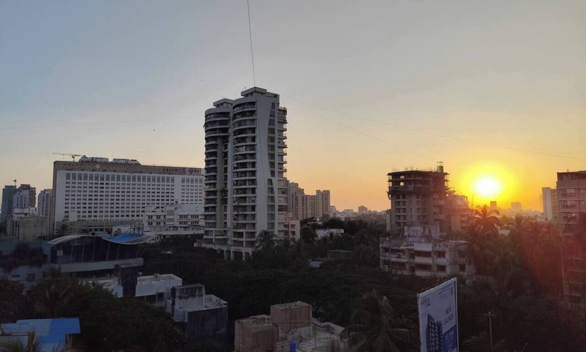 Andheri West Apartment | Stylish 2BHK near Lokhandwala, Kokilaben & NESCO
