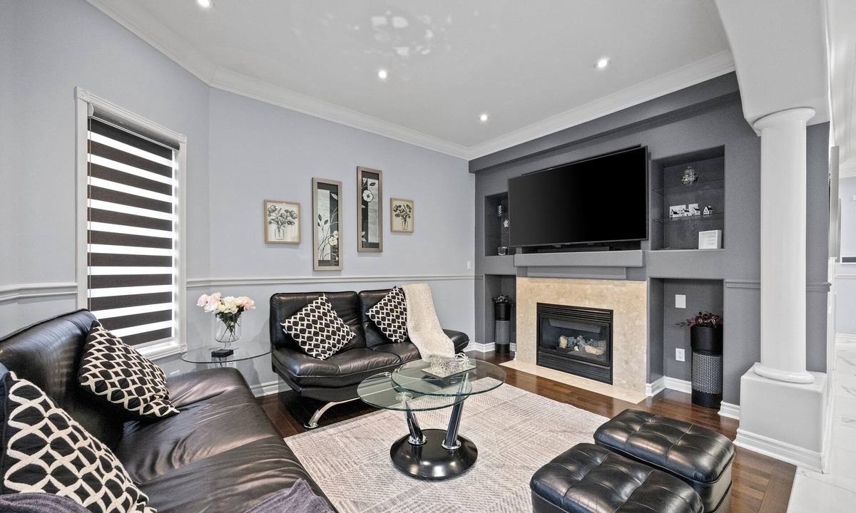 Meadowvale Village House | Stylish Mississauga Stay 4BR- Office + Patio + BBQ