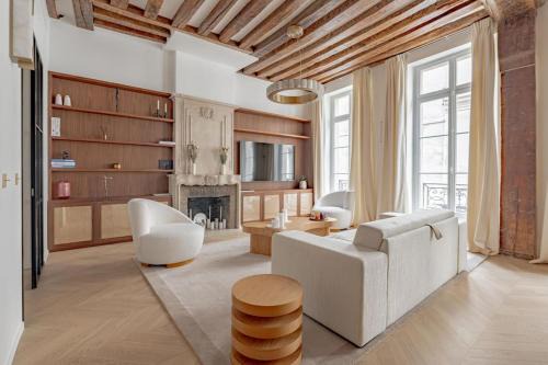Saint-Gervais Apartment | Stylish Rue des Rosiers Gem Brand New 2-Bedr