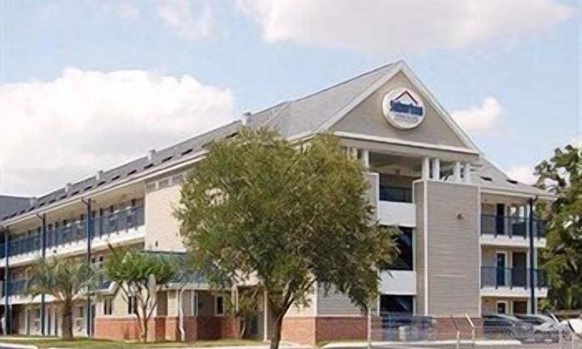 Lakeland Hotel | Suburban Studios Lakeland North I-4