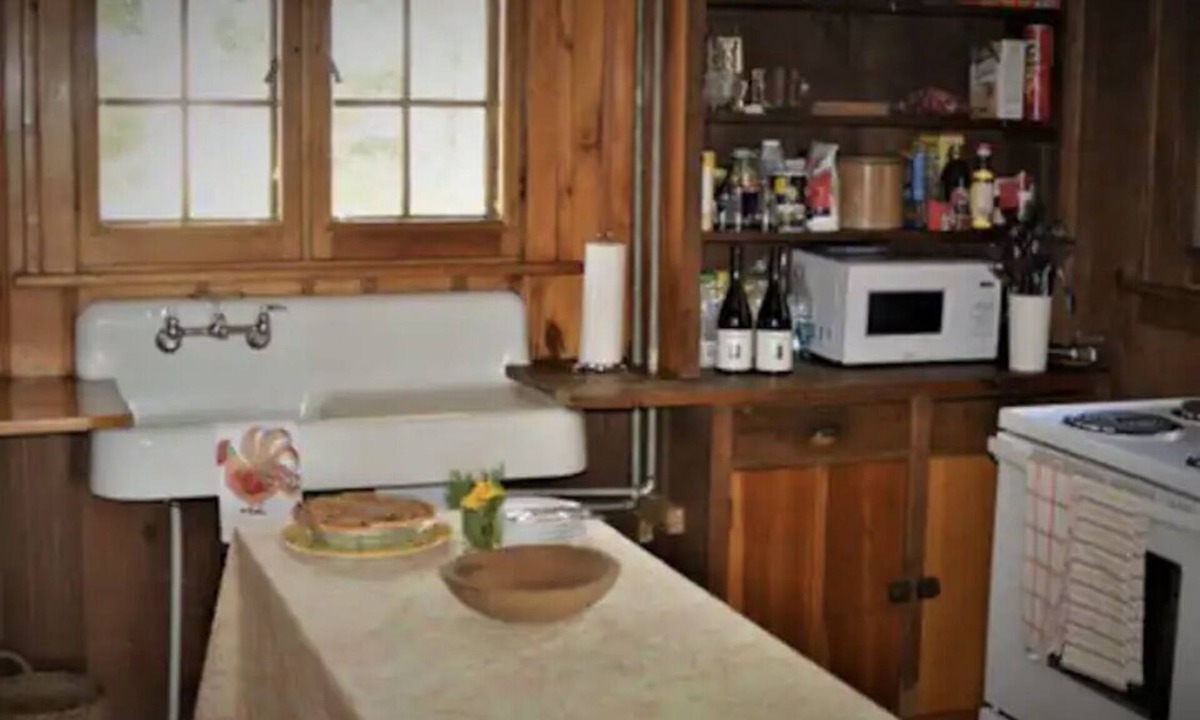 Leeds and the Thousand Islands Cottage | Summer family cottage in the beautiful Thousand Islands - Gananoque!