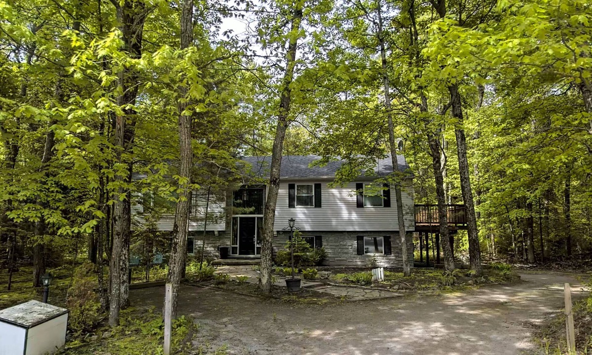 Bluewater Beach House | Sun & Seclusion - All-Season Cottage