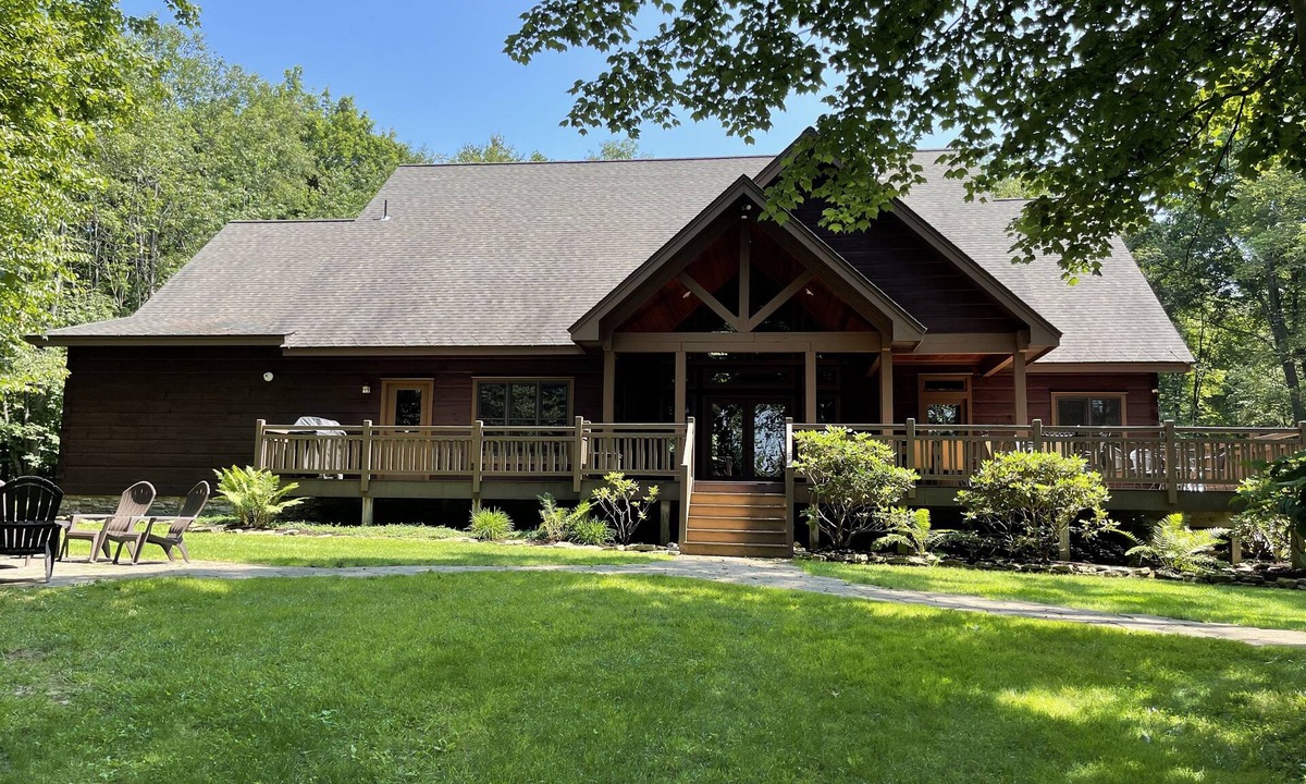 Stahlstown House | SUNDANCE, 6 Bedroom Mountain Retreat, Close to Ski Resorts. Relax and Recharge
