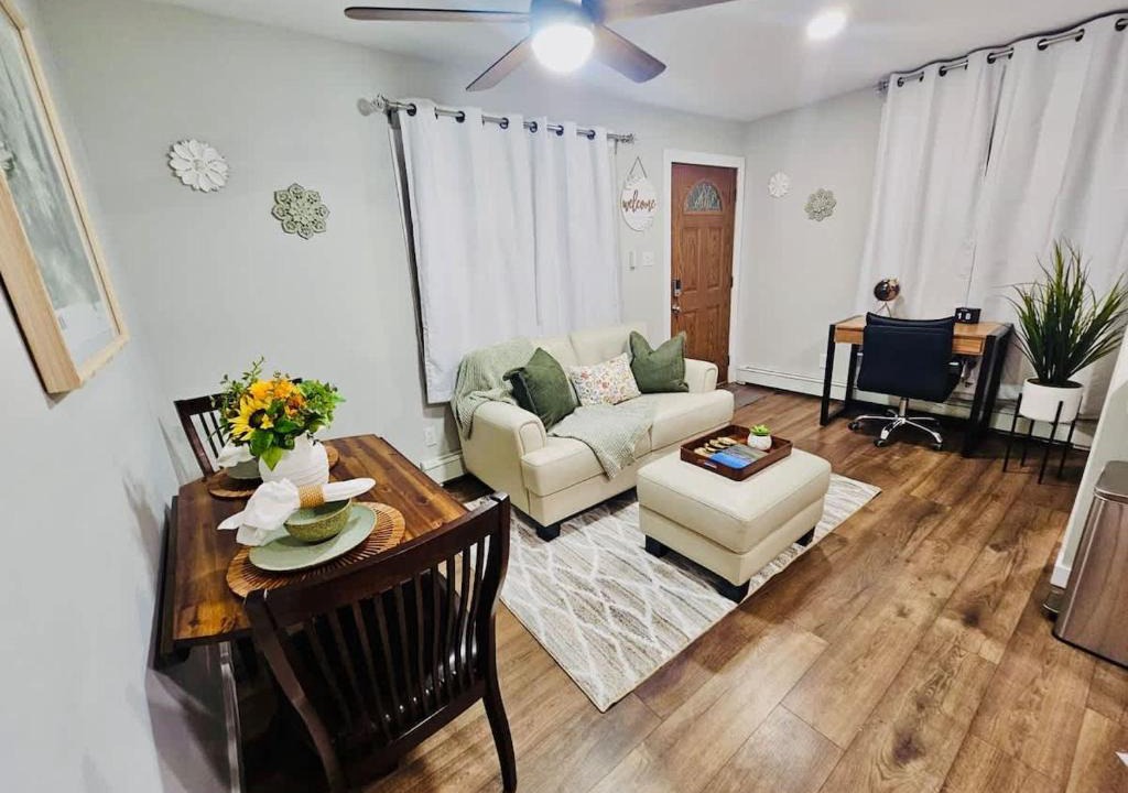 Bay Shore House | Sundown Escape Near SouthShore University Hospital
