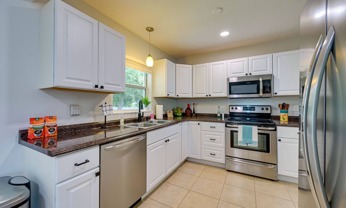 Sarasota Cottage | Sunny Sarasota Home w/Private Yard & Fire Pit!