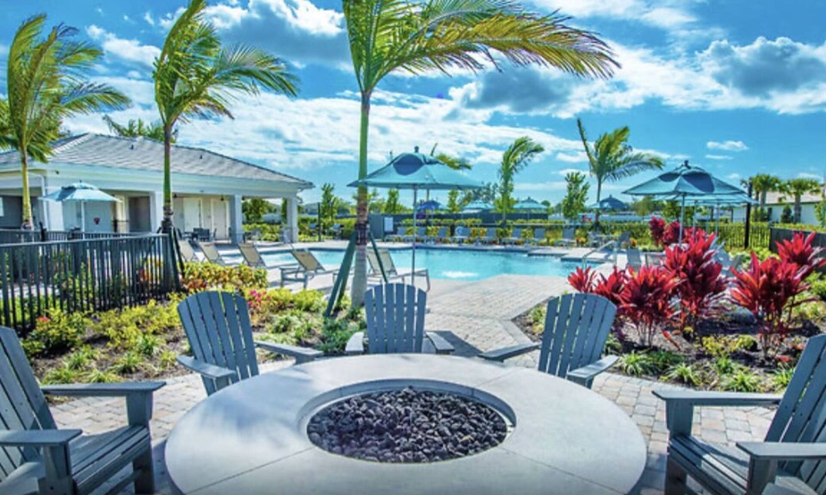 Naples House | Sunshine & Beach Vibes! Book now!