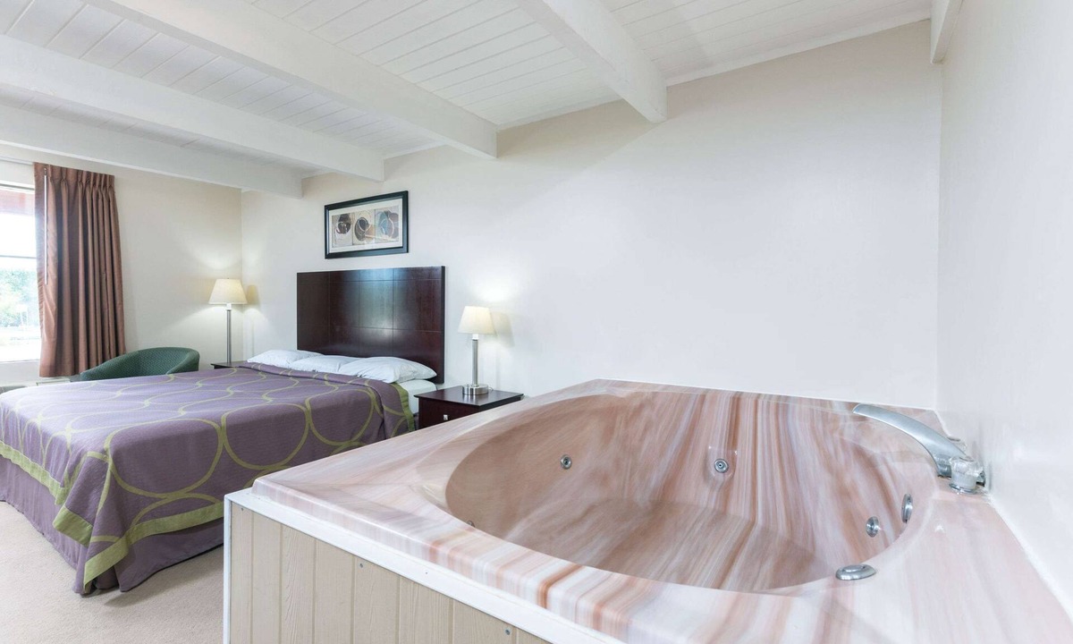 Homewood Hotel | Super 8 by Wyndham Beaver Falls