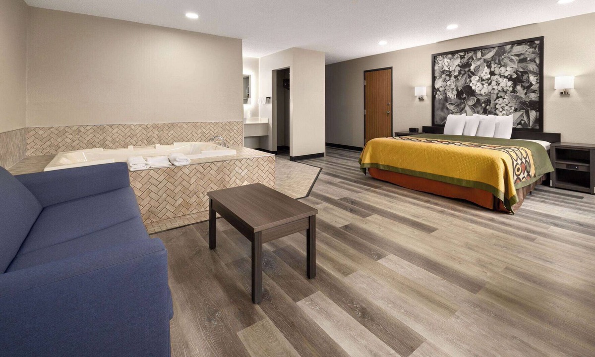 Lewistown Hotel | Super 8 by Wyndham Burnham/Lewistown