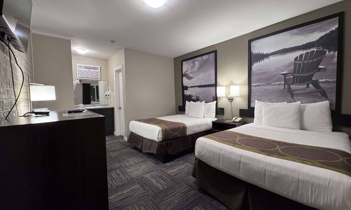 Guelph Hotel | Super 8 by Wyndham Guelph