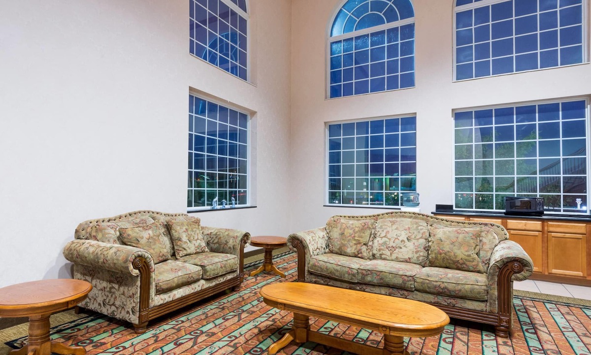 Harrisburg Hotel | Super 8 by Wyndham Harrisburg Hershey North