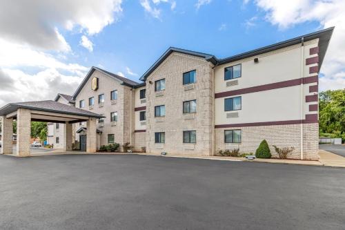 Uniontown Hotel | Super 8 by Wyndham Uniontown PA