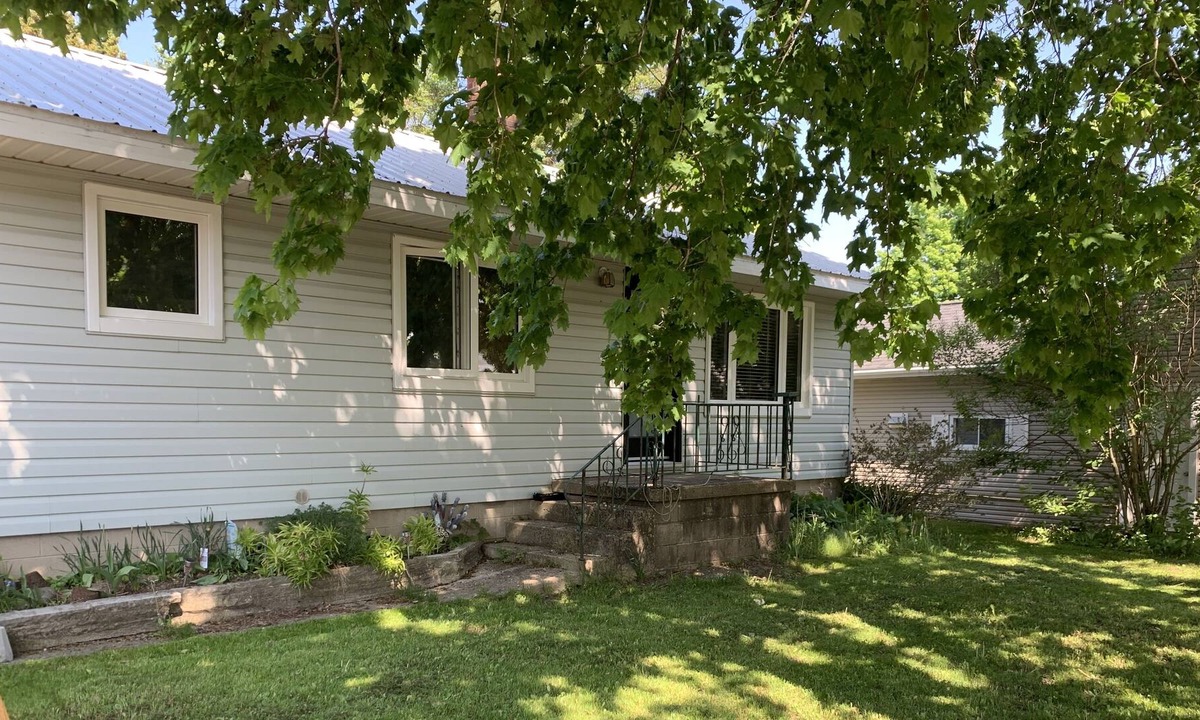 Chatsworth House | Super cozy home in small town