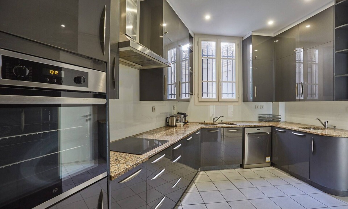 Saint-Vincent-de-Paul Apartment | Superb Apartment Center of Paris/montmartre