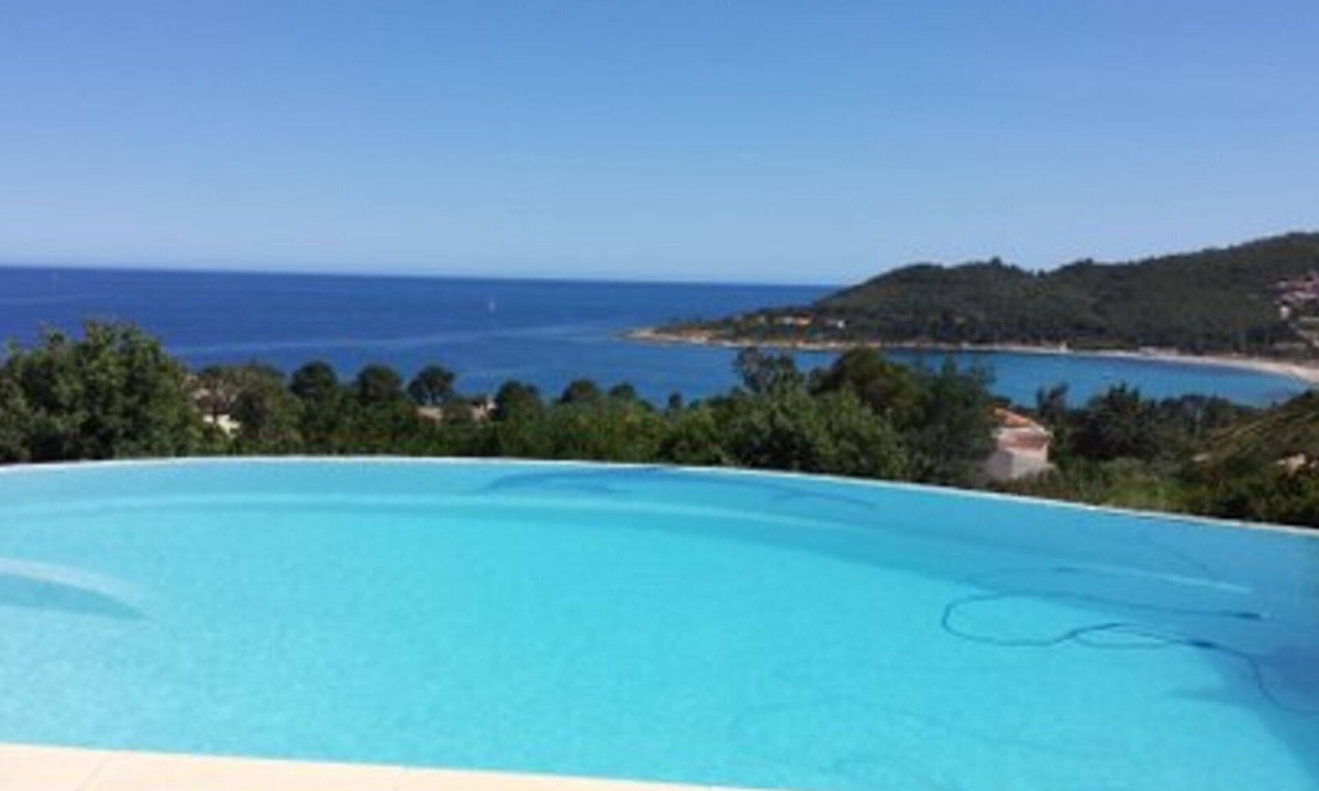 Favone Villa | Superb infinity pool villa with stunning sea views in Favone