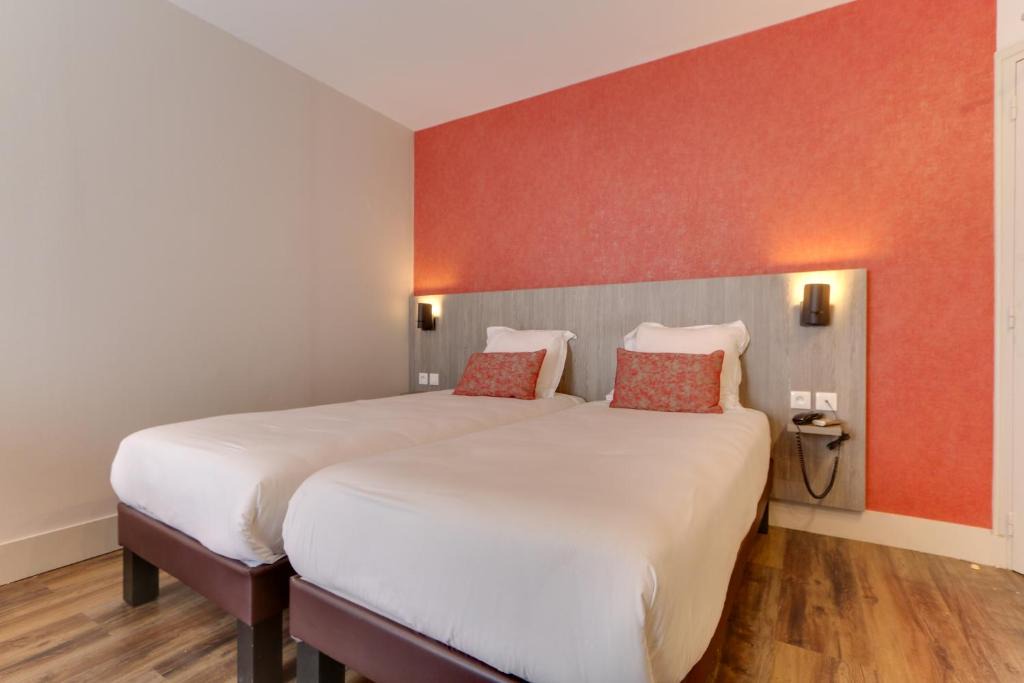 Saint-Vincent-de-Paul Hotel | Sure Hotel by Best Western Paris Gare du Nord