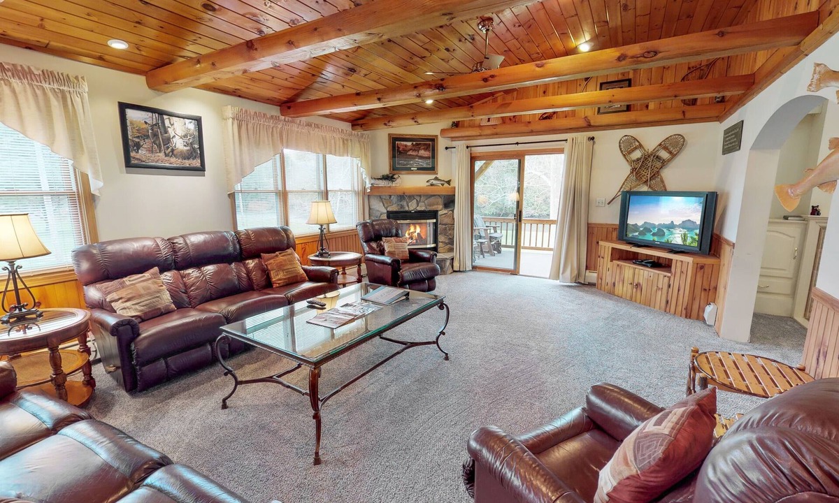 Gaines Cabin | Sycamore Cabin with Hot Tub Breathtaking Views