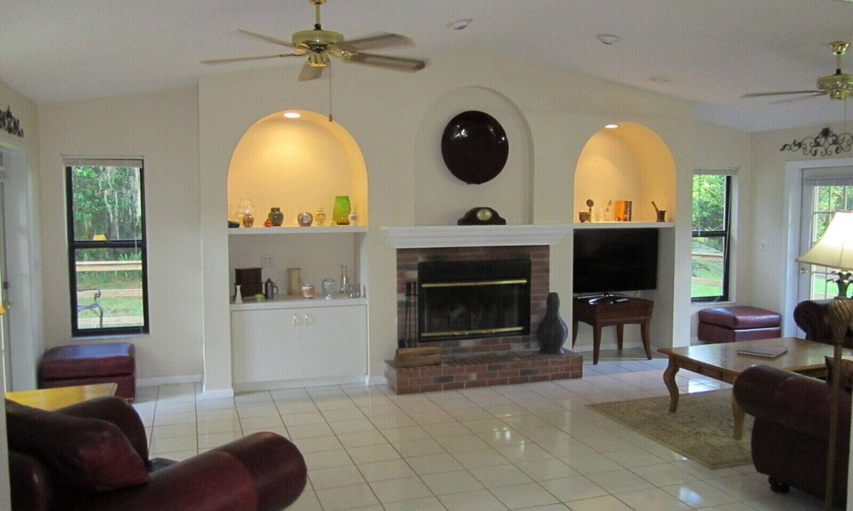 Lake Magdalene House | Tampa Cottage - Hot Tub/Pets/Beaches/Busch Gardens/USF