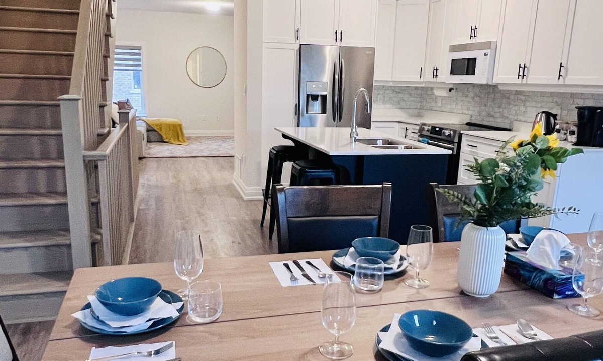 Mount Hope House | Tastefully furnished brand new 4bedrooms, 3.5 baths guesthouse (Fresh & Clean)