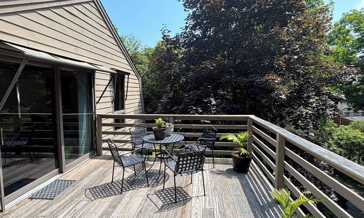 Wading River House | Terrific 2-bedroom house in charming Wading River, a private garden oasis.