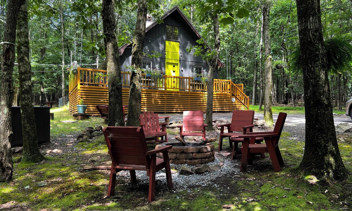 Albrightsville Cabin | That Gray House. Romantic getaway. Parks, lakes. Optional experience packages