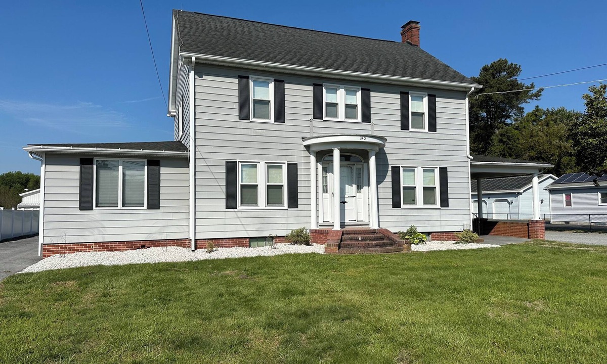 Georgetown House | The 1934 Farmhouse - close to the beaches